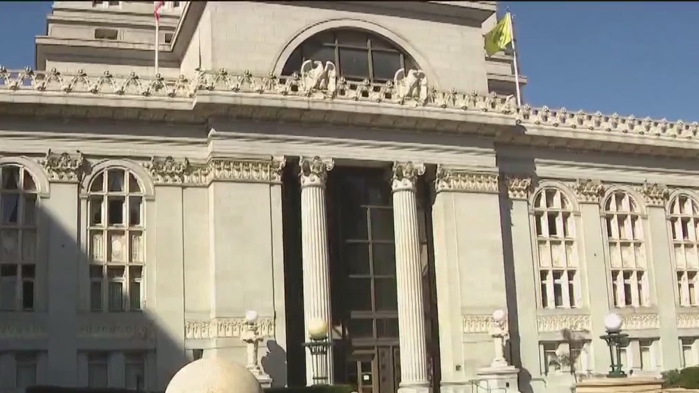 Texts, emails reveal how Oakland blew deadline